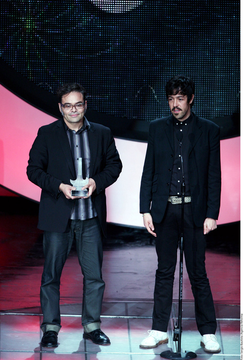 Dan la sorpresa. Joselo y Meme del Real, de Café Tacvba, recibieron el galardón Rock en Español, donde dijeron que el año entrante hará temas por separado. 