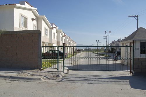 Reunión. Llegan a un buen acuerdo los vecinos del fraccionamiento 'Las Huertas' con la constructora Dilsa.  EL SIGLO DE TORREÓN / GUADALUPE MIRANDA