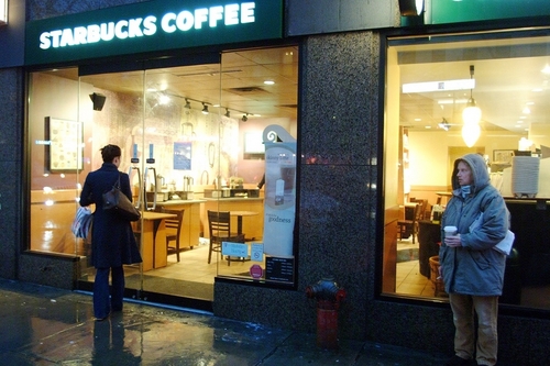 Estrategia. Pese a la crisis la cadena de cafeterías logra obtener ganancias. 