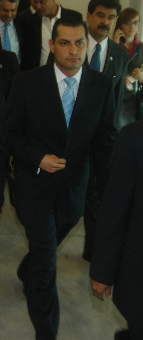Negocios. El ex dirigente de Canacintra, Alfredo Herrera Deras, considera que Guillermo Mena Vázquez debe dar explicaciones.