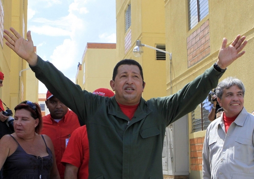 Regalo preciado. El presidente Venezolano Hugo Chávez busca fortalecer la figura de Simón Bolívar en América Latina.  EFE 