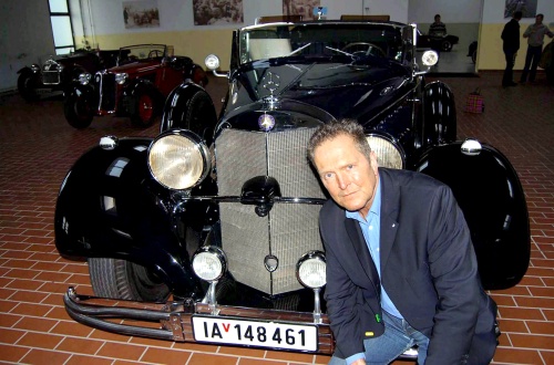 Según el anticuario y en nombre de un cliente ruso, Froelich asegura que ha encontrado la limusina de Mercedes que pertenecía a Hitler en un coleccionista en Biefeld, Alemania. Asegura que el coche podría ser vendido a su cliente en Rusia. (EFE)