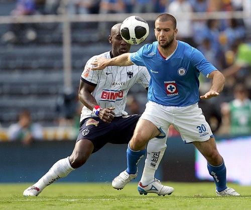 El partido de vuelta de la final del Torneo Apertura 2009 del futbol mexicano entre Cruz Azul y Monterrey dará inicio a las 18:00 horas y no a las 17:00 como se estableció en la reunión llevada acabo en la Federación Mexicana de Futbol (FMF).