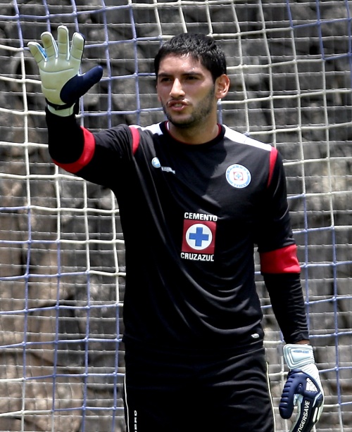 Muy enojado consigo mismo está el arquero José de Jesús Corona, quien admitió que equivocaciones de parte suya costaron caro a Cruz Azul. (jammedia)