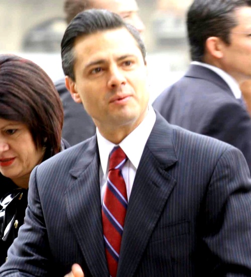 El gobernador del estado de México, Enrique Peña Nieto, aseguró que será en 2011 cuando decida si compite por la Presidencia de México para los comicios federales de 2012.
