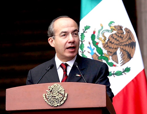 El presidente Felipe Calderón ha delineado la estrategia, acorde con los cinco ejes del PND. (ARCHIVO)
