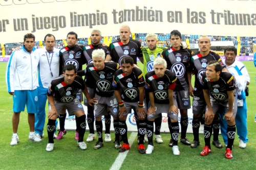 Los jugadores del Puebla suspendieron hoy sus entrenamientos y amenazaron con ausentarse a las eliminatorias para la Copa Libertadores, si los directivos del equipo mexicano no les pagan sus salarios. (Archivo)