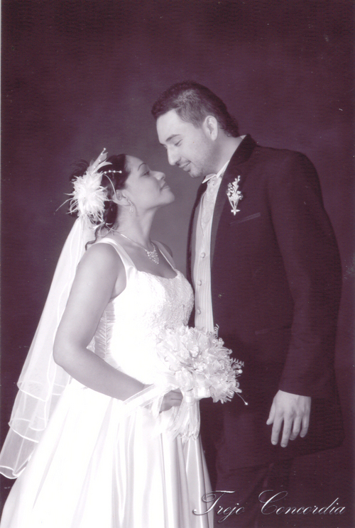 Srita. Lourdes María Lazarín Aguilar y Sr. Christian Jassiel Samaniego Castañón el día que unieron sus vidas en matrimonio. Estudio Trejo Concordia.