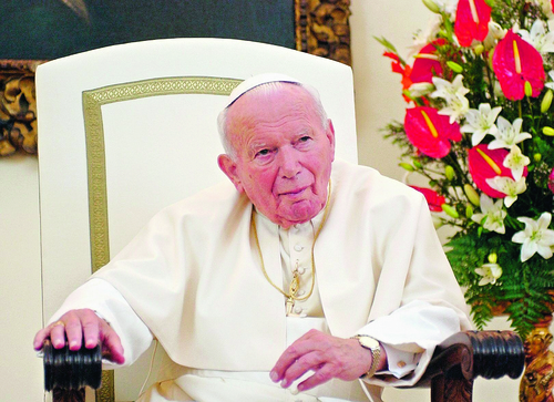 Sacrificio. Según un libro que saldrá hoy a la venta, Juan Pablo II se flagelaba con un cinturón.  ARCHIVO