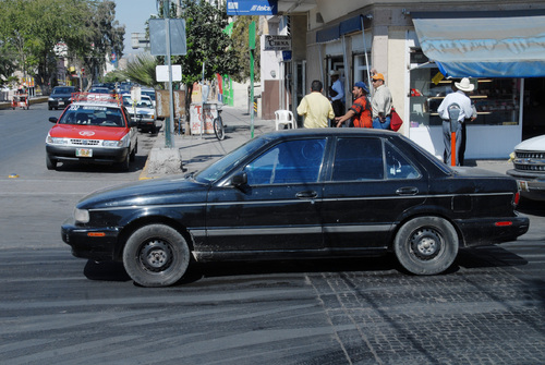 Descuentos. Las autoridades de Gómez Palacio promueven acciones para eliminar los vidrios polarizados de los autos. 