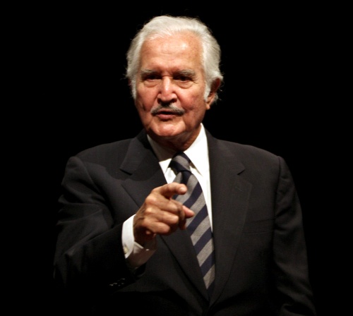 El escritor Carlos Fuentes propuso despenalizar paulatinamente las drogas para acabar con el flagelo en que se ha convertido el narco.