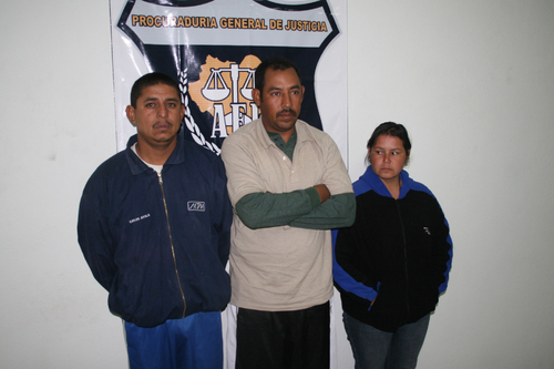 Detenidos. Federico Agüero Olvera, Sergio Elías Barbosa Román y Gabriela Hurtado Castañeda, son acusados de robo.  EL SIGLO DE TORREÓN