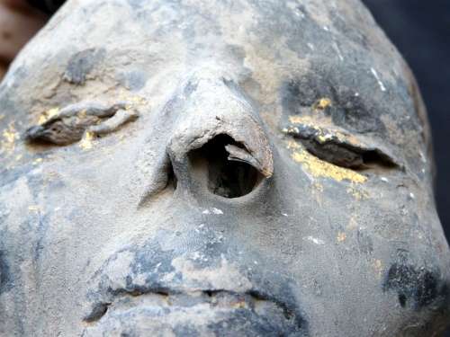 18 momias de Tebas muestran sus rostros