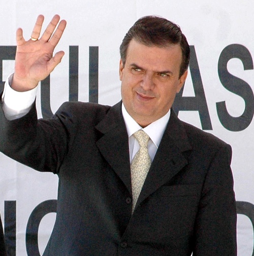 El jefe de Gobierno del Distrito Federal, Marcelo Ebrard, consideró que para las elecciones de 2012 es importante que la izquierda vaya junta.