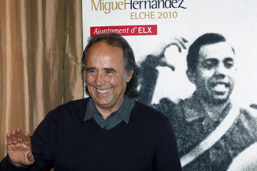 Favorable. Joan Manuel Serrat se encuentra muy bien tras haber sido operado de un pequeño tumor en el pulmón. Recta final. El cantautor español está a punto de terminar su gira en el país.  ARCHIVO