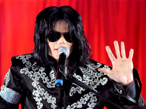 Michael Jackson llegó con vida a la sala de emergencia de un hospital de Los Angeles, ya que tenía un ligero pulso, denunció el abogado de Joe Jackson, padre del llamado 'Rey del Pop'.