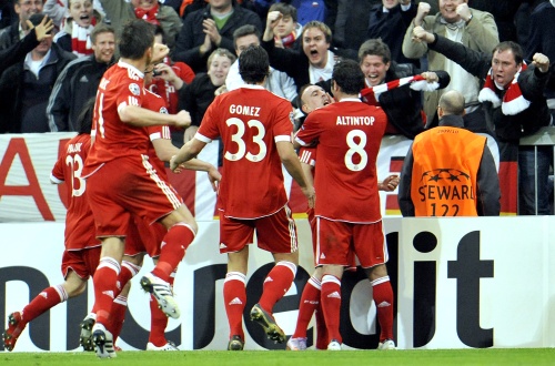 El Bayern de Múnich ganó en el descuento del partido de ida de cuartos de final de la Liga de Campeones al Manchester United, por 2-1, idéntico resultado con el que perdió la legendaria final del 99, disputada en Barcelona. (AP)