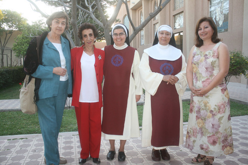 Madre Goretti acompañada de Concha Anzures, Tere Borrego, Lola Samia, Magdalena Carrillo, Tere Peña, María Elvira Reyes, Cecilia González y Anita.