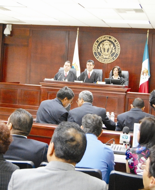 Proceso. El primer juicio oral inició y no concluirá hasta que se eliminen o desahoguen todos los elementos de prueba. 