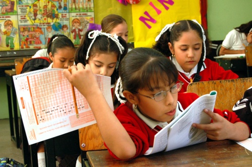 La Evaluación Nacional del Logro Académico en Centros Escolares (Enlace) que se aplicará a 16 millones de estudiantes de primarias y secundarias durante esta semana está blindada para evitar posibles trampas, aseguró el secretario de Educación Pública, Alonso Lujambio.