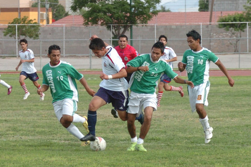 En la gran final de la temporada 2009-2010 de la Liga Interpreparatorias de Futbol Soccer se coronó campeón Cecytec Torreón al vencer a Preparatoria Luz AC por 3-0, en un partido muy nivelado. (Fotografía de Jesús Galindo López)