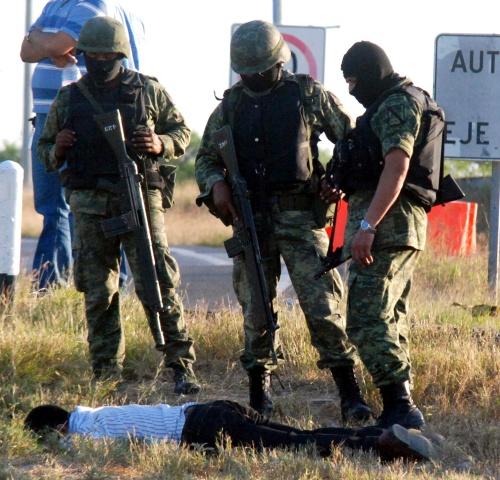 El Senado aprobó en comisiones una reforma para que los 'narcomilitares', una vez comprobada su vinculación con el crimen organizado, pierdan su fuero militar, sean juzgados en tribunales civiles y puedan ser sancionados hasta con treinta años de prisión. (Archivo)