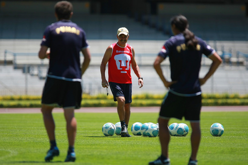 Ricardo Ferreti y los Pumas de la UNAM quieren hacer otra remontada en la liguilla, como ya la han vivido en más de una ocasión. Por lo que confían en seguir con vida en el Bicentenario 2010. (Jam Media)