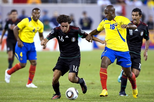 México careció de claridad ofensiva y no pudo descifrar el esquema de Ecuador, con el que empató 0-0, en partido amistoso y de preparación para el 'Tri' de cara a la Copa del Mundo Sudáfrica 2010, disputado en el estadio Meadowlands. (jammedia)