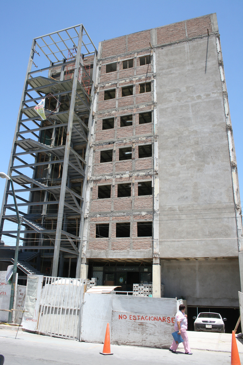Lentos. Adecuaciones del edificio Durango donado al Poder Judicial, ubicado en avenida Morelos, van sumamente lentas.  EL SIGLO DE TORREÓN /  JAIME DE LARA 