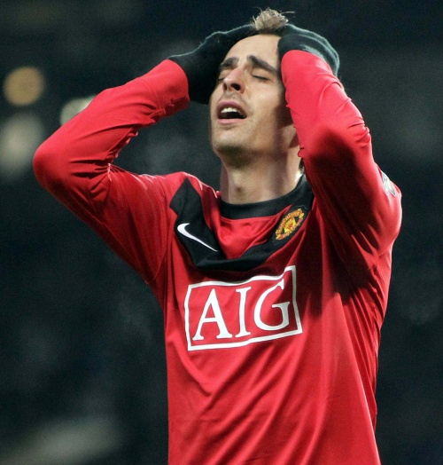 El atacante del Manchester United, Dimitar Berbatov, anunció este día su retiro de la selección de Bulgaria de futbol, debido a que en los últimos años ha presentado diversos problemas físicos y pretende estar más tiempo con su familia.