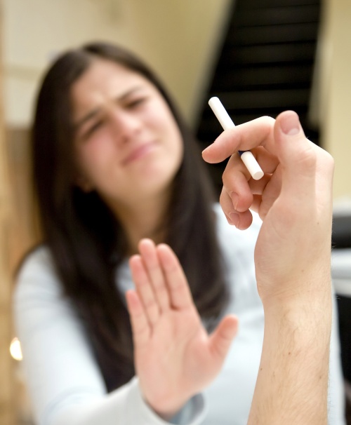 Aumenta en un 300 % las posibilidades de que padezcan neumonía y en 35 % de desarrollar asma. Niñas y niños deben vivir en ambientes 100 % libres de humo de tabaco.