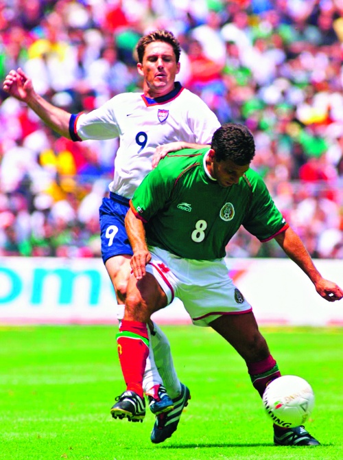 En el juego contra Bulgaria en 1994, Alberto García Aspe anotó una pena máxima y  falló otra.