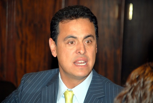 Herrera Caldera aprovechó los reflectores para 'destapar' al saliente gobernador, Ismael Hernández Deras como candidato a suceder a Beatriz Paredes Rangel en la dirigencia nacional del PRI.