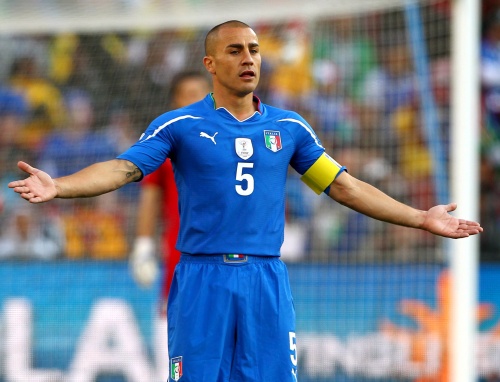 El italiano Fabio Cannavaro y los españoles Fernando Torres y David Villa componen el podio de los futbolistas más guapos del Mundial de Sudáfrica.