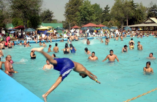 La diversión de las playas artificiales que instala el gobierno del Distrito Federal regresa como parte del programa 'Verano con Ángel'.