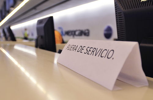 Sin servicio. Detalle de un mostrador de la aerolínea Mexicana de Aviación que permanece cerrado a los usuarios por la crisis económica por la que atraviesa.