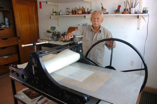 Un coahuilense. El artista Jorge Chuey es considerado en la Escuela Nacional de Artes Plásticas de la UNAM como el Decano del Dibujo en el país, su trayectoria lo ha hecho un referente de la plástica nacional.  EL SIGLO DE TORREÓN /  ÉRICK SOTOMAYOR