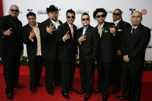 Los vocalistas Guillermo Ibarra y Omar Sánchez fueron retenidos en una comisaría de Nebraska luego de que se les encontrara un arma de fuego en el vehículo en que viajaban.