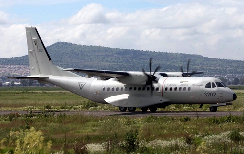 Auxilio. La Fuerza Aérea presentó 2 de los 5 aviones CASA C-295M, que se emplearán para labores de auxilio a la población.  NOTIMEX