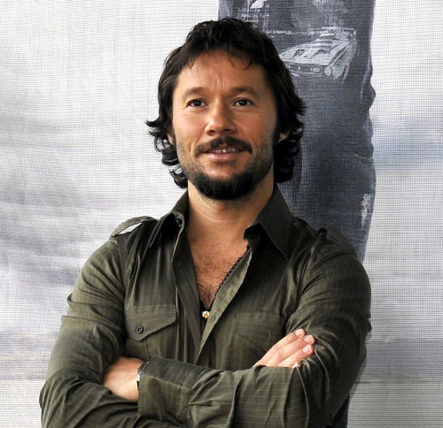 El cantante argentino Diego Torres se mostró hoy confiado en que el tiempo le ayudará a 'salir adelante' tras la muerte de su padre, Julio César Caccia.