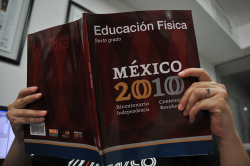 Libro. Los alumnos de sexto grado llevan una nueva materia: Educación Física.  EL SIGLO DE TORREÓN / SERGIO REYES
