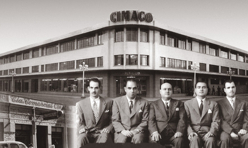 Al centro de la fotografía, Carlos I. Marcos y en compañía de los hermanos Murra Marcos: de izquierda a derecha, Alberto, Elías, Juan y Jacobo.