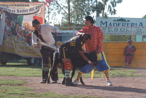 La comicidad de Cantimplas, El Polesía y Ramoncini se hará presente mañana en el Coliseo Centenario, durante la presentación de los Enanitos Toreros. Enanitos Toreros estarán 
