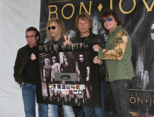 Regresan a México. Bon Jovi recibe reconocimiento durante conferencia previo a su presentación en el Foro Sol, en el DF.  EL UNIVERSAL
