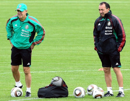 El que fuera auxiliar del ex técnico del Tri, revela que era él quien le decía al Vasco cómo ganar, pero finalmente terminó como el sepelio del entrenador. (Archivo)