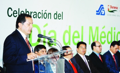 Cambios. A Aydé Hernández Reyes le quedaban tres meses al frente de la Federación de Colegios de Profesionistas de Durango (Fecop); a su relevo llega José Luis Salazar Arana.