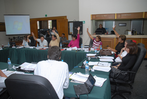Por mayoría. El Cabildo aprobó ayer el proyecto de Ley de Ingresos del municipio de Torreón 2011 por mil 357 millones de pesos sin impuestos nuevos y sólo ajustes. 