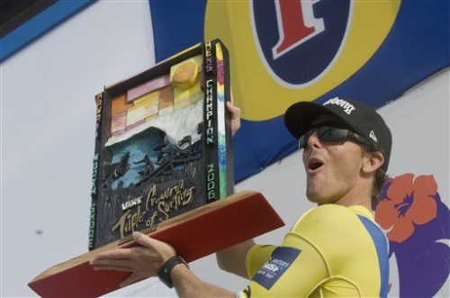 Irons tenía previsto competir contra dos surfistas australianos el sábado en Puerto Rico, pero no se presentó. (AP)