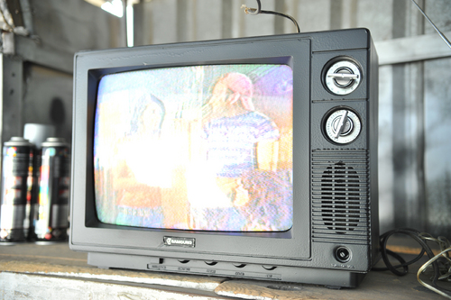 Reliquias del siglo XX. Cada vez es más extraño encontrar un televisor de cinescopio y perilla de canales.