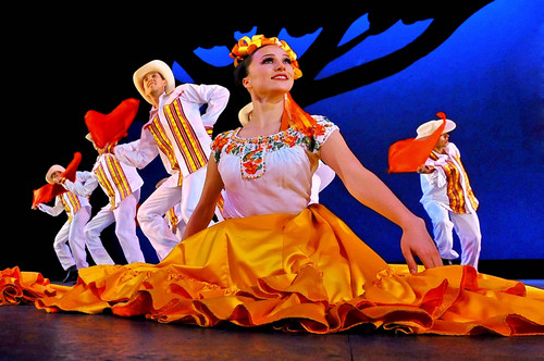 Variado. Además de cuadros representativos del folclor mexicano, Amalia Hernández y su Balet homenajearán la Revolución.  EL SIGLO DE TORREÓN / CORTESÍA
